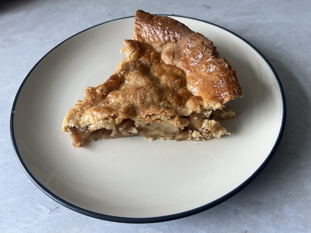 Gordin Ramsay apple pie slice
